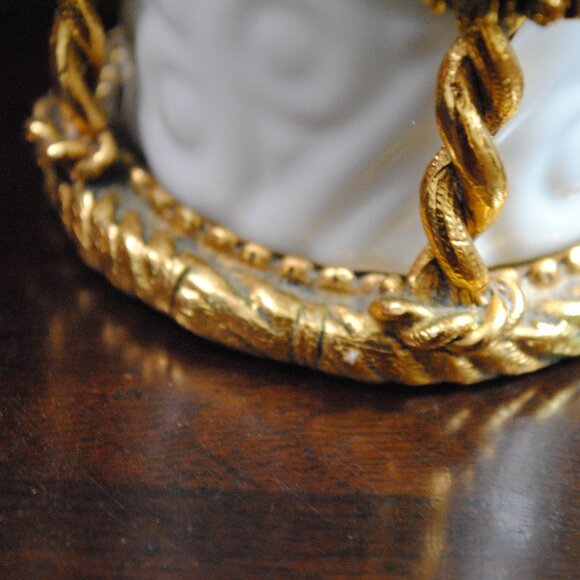 Vintage Stylebuilt Porcelain Bathroom Cup with Cord & Tassel Stand - Picture 6 of 15